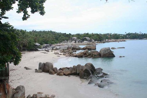 Obyek wisata di Bangka yang terkenal adalah pantainya